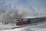 Kışın en güzel yüzü: TCDD treninin karla kaplı yolculuğu