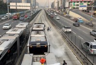 Arızalanan metrobüste tahliye