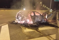 Bariyerlere çarpan araçtan geriye hurda kaldı