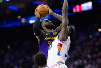 Milli yıldızımız Adem Bona, LeBron James’in karizmasını yerle bir etti!