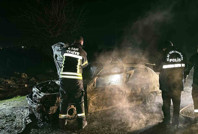 Yanan otomobilde feci şekilde can verdi