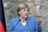 Emekli Merkel'den Schengen çıkışı: Avrupa parçalanabilir