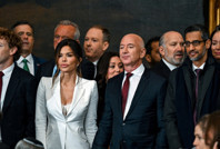 Jeff Bezos, Trump'ın gözüne girmek için milyonlarca dolarlık yardımı kesti