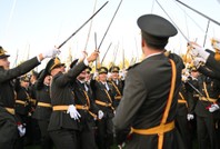 İhraç edilen komutanlar belediyede işe başladı