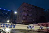 Duvarları çatlayan bina boşaltıldı