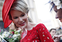 Özel uçağı yok... Kraliçe havada büyük tehlike atlattı