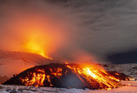 Etna'da lav akışı devam ediyor