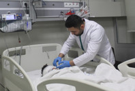 4,5 yaşındaki çocuk 5 sokak köpeğinin saldırısında ağır yaralandı