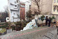 İstanbul Fatih'te yol çöktü