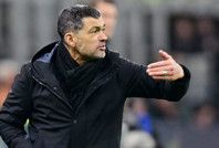 Milan'ın hocası Theo Hernandez'e sahip çıktı, Marciniak'ı eleştirdi