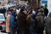 Şafak vaktinde bir kilo kıyma için sıraya girdiler: Eksi 7'de sabır kuyruğu!