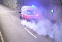 Ambulans seyir halindeyken alev aldı