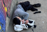 Şov yapmak isterken bacaklarını kırdı