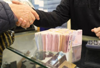 Oğluna araba alırken vicdanını satmadı: Fazladan 100 bin lirayı iade etti