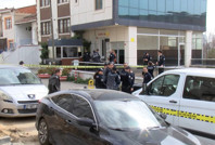 Patronun odasına kamera yerleştirdi, polislerin de olduğu odaya ateş açtı