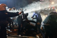 Batı protestoculara polis müdahalesine tepkili: Demokrasinin baltalanmasına göz yumamayız