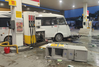 Kavgaya tutuştu hırsını alamadı, benzinliğe daldı