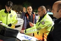 Muayenesiz araçta 2. kez alkollü ve ehliyetsiz yakalandı: Saygı bekledi