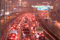 Gece yarısı bile durmadı: İstanbul'da tatil göçü trafiği kilitledi