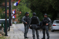 Postaneye el bombası atıldı