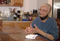 Film gibi olay: Yaşlı kadın ikramiye kazanan bileti bağışladığı ceketinin cebinde unuttu