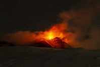 Etna Yanardağ lav püskürttü