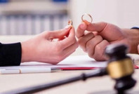 Eşinin ailesinin telefonlarını açmadı, tazminat ödeyecek