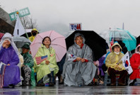 Amerikan bayraklarıyla darbeci lider için sokağa döküldüler