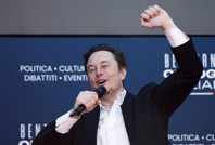Elon Musk’ın aşırı sağ mesaisi devam ediyor