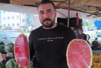Kilosu 75 lira olan karpuz dilimle satılıyor