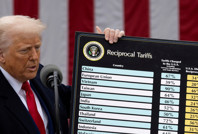 Trump, bir ülkeye verilen tüm vizeleri iptal etti