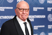 Milyarder medya patronu kırmızı halıda şov yaptı