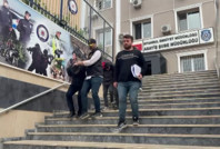 Profesör, sahte polis tuzağına düştü: Altınlarını poşetle verdi