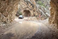 Erzincan'daki 132 yıllık taş yol suyla doldu