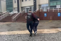 İranlı yolcu makatına uyuşturucu saklamış