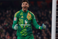 Onana'ya kesilen fatura Altay'a yaradı: United'da Premier Lig’de bir ilk