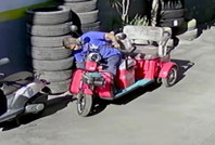 Eliyle koymuş gibi çaldı