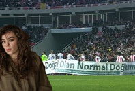 Maçta açılan 'Normal doğum' pankartına Demet Evgar'dan tepki