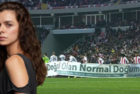 Özge Özpirinçi'den pankart tepkisi: "Normal olan bebeğin yenidoğan çetesinin eline düşmemesidir"