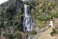 Karlar eriyince canlandı: 90 metreden dökülüyor, baharda coşuyor