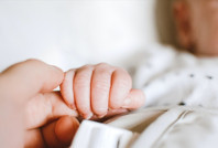 Muhalefetten sezaryen tepkisi: Çekin ellerinizi kadınlardan