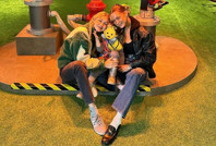 Manken kardeşlerin çocukluk fotoğrafları şaşırttı