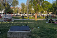 Parkta oturan kadınlara silahlı saldırı