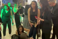 Depremi konserde hisseden kadın korkudan bayıldı