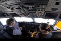 Kral ve kraliçe uçağı kendileri kullandı