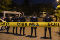 Komşularını av tüfeğiyle vurdu