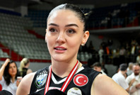 Zehra Güneş NEFES'e konuştu: 'Top patlak olsun oynarız!'