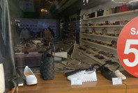 AVM'deki iş yerinde asma cam tavan çöktü: 2 yaralı