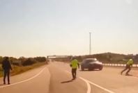 Cipiyle polise çarpıp kaçtı