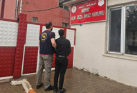 Firari hükümlü düğünde bağlama çalarken yakalandı